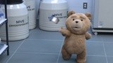 《泰迪熊2》新预告 泰迪结婚基友捐精
