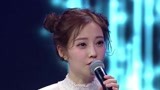 《异口同声》“史上最不像原唱者”竟是冯提莫 带伤上场获搀扶