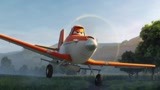 橙色小飞机勇猛训练飞行 但是永远帅不过三秒