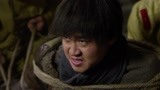 《硬骨头之绝地归途》铁雷被汉奸郭三绑在铁轨上