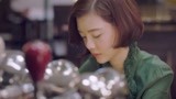 美女与男子酒屋约会，女子问你跟踪我男子支吾回答不算跟踪