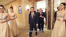 王健林去索菲特酒店开会，8个迎宾美女太惊艳，老王差点没走稳！