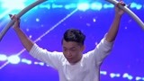 《中国达人秀6》街头艺人一个圆环玩得很high 杨幂看得目瞪口呆