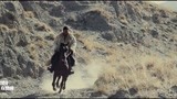 西风烈：段奕宏在沙漠里徒步追马，这也太厉害了！