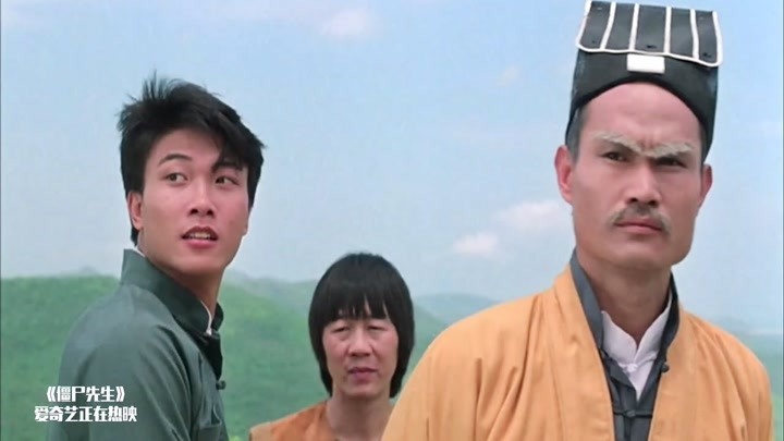 僵尸先生:不愧是茅山道士,英叔看一眼,就发现墓穴有问题!