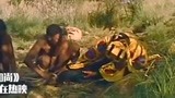 非洲和尚：土著人用脚抓蛇，英叔也把脚伸进蛇洞里，结果惨了！