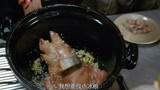 魔幻厨房：看香港大厨做的炖猪蹄，放了一块咸鱼，注入灵魂！