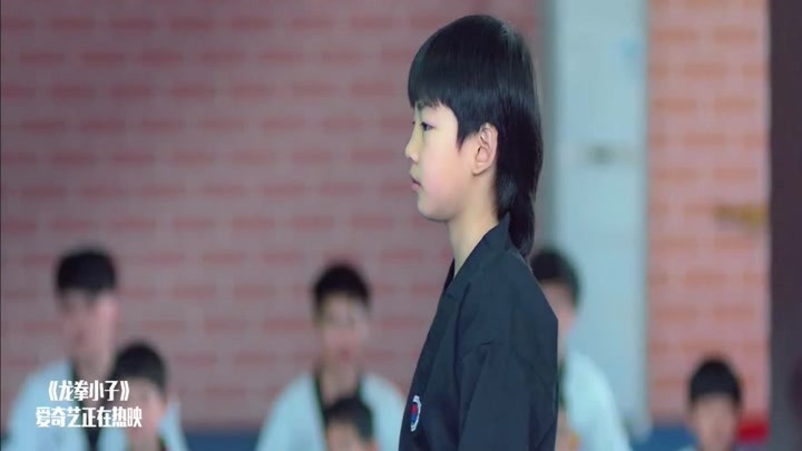 龙拳小子:林秋楠入学第一天,如此桀骜不驯,这眼神太酷了
