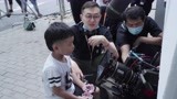 池塘书店的日常：导演耐心给小演员讲戏