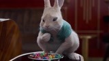 比得兔2：这兔子是要笑死我吧，吃完彩虹糖后跟疯了一样