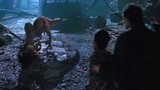 侏罗纪公园2：恐龙把人扑倒在地，速度太快了，根本躲不过