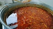 老妈40年做辣椒酱的秘方，古法碾制，掌握技巧辣酱放一年都不坏。