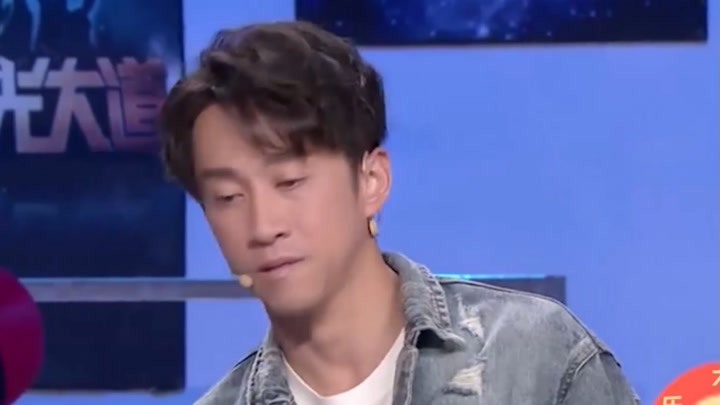 《后台战争》片段，陈汉典戏中扮“狗”，笑到怀疑人生