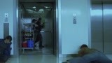 导火线：甄子丹走进电梯，立马发现不对劲，立马反身就是一脚！