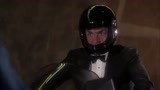 《007外传》摩托男子被围剿 大秀车技有谁能拦住他？