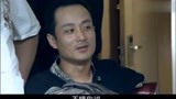大案组：警察为留住毒贩，一人拖住毒贩，不幸中枪负伤