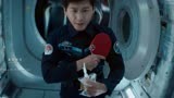 银河补习班：宇航员太会玩，用水滴当乒乓球，还可以打乒乓球