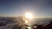 飞行员自拍！F-16战斗机超低空飞行日本山脉