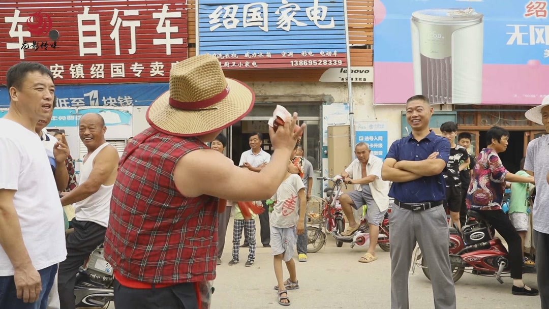 杨晓琼重出江湖大街要饭