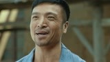 王伟光赵毅给于小伟送礼物 这真是兄弟的感情
