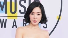 線上看 2018AMA Tiffany秀香肩出席 成首位k-pop女星 (2018) 帶字幕 中文配音，國語版
