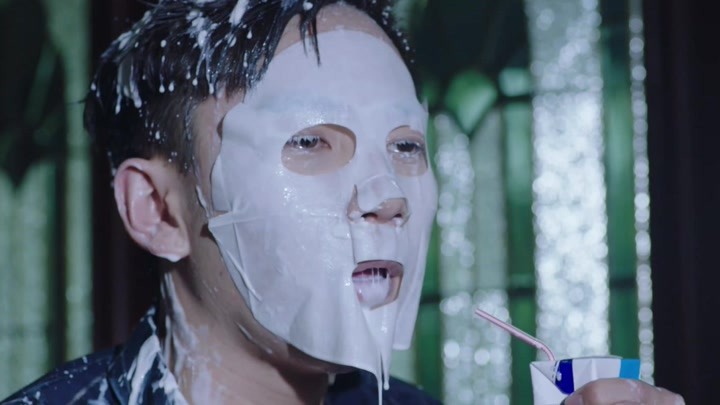 享金猎人:美丽校花的贴身保镖 竟然一大早就被牛奶喷脸?