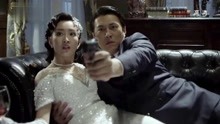 伪装者：靳东和王鸥搂搂抱抱，不料刚好被王凯看到，尴尬的要命！