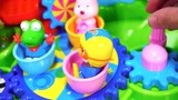 小企鹅啵乐乐的轨道游乐园玩具