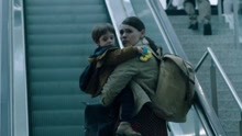 《使女的故事2》埃米莉让小希带着孩子上了飞机  蓝瘦，香菇