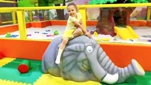 萌娃游乐园游戏故事：小萝莉坐在大象身上好威风，大象为啥乖乖地