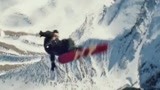 男子展现高难度滑雪技术，这降落姿势太帅了吧！