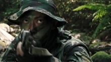 狙击时刻：特种兵全副武装，丛林搜索敌人，气氛紧张！