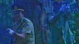 铁警神犬：毒贩束手无策跪地求饶，武警发火怒骂