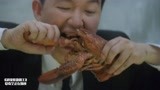 超级整蛊霸王：老板请员工吃大餐，大口吃龙虾，牙都磕掉了