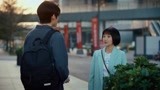《二十不惑》姜小果偶遇前男友 手里的旧手机没给她撑住场面