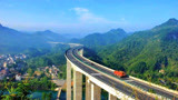 中国逆天的雅西高速：耗时5年完工，司机开车如同在云端！