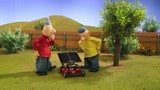 呆瓜兄弟：太阳能电板装到除草机上 没阳光了要怎么办？