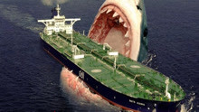 夺命巨鲨：变异鲨鱼一口吞掉游艇，机枪大炮都没用，特效燃炸！