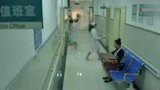 花腰恋歌：姑娘一个人在医院，还抱着大箱子，干啥呢