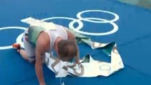 东京奥运会铁人三项选手集体呕吐 冠军爬着领奖