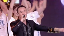 杨坤携乐队演唱《不息之河》——北影节闭幕式
