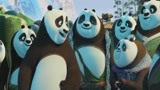 功夫熊猫3：阿宝急匆匆赶到熊猫村，不料熊猫走路都是用滚的