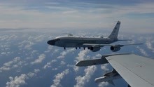 南部战区公布视频揭露真相:美军机蓄意改变飞行姿态,危险抵近我机