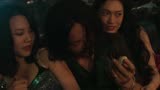 蛇王岛：捕蛇人坐拥两个美女，生吃蛇胆补身体，太吓人了