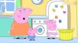 小猪佩奇：佩奇洗衣服，把猪爸球服染了色，猪爸爸看见会怎样呢！