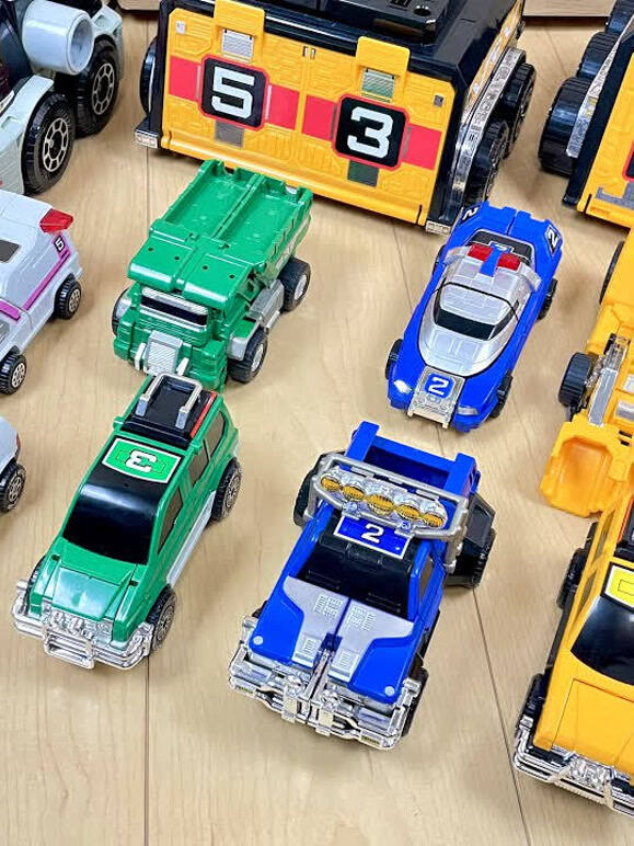 变形汽车、机器人、恐龙玩具开箱