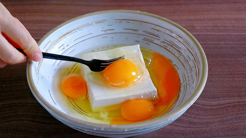 豆腐加鸡蛋这做法太好吃了，我家三天两头做，简单美味全家都喜欢