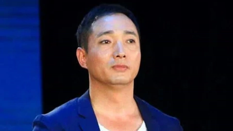 线上看 分手13年后，当初那个抛弃曾黎娶韩国美女的李易祥，如今怎么样了 (2024) 带字幕 中文配音